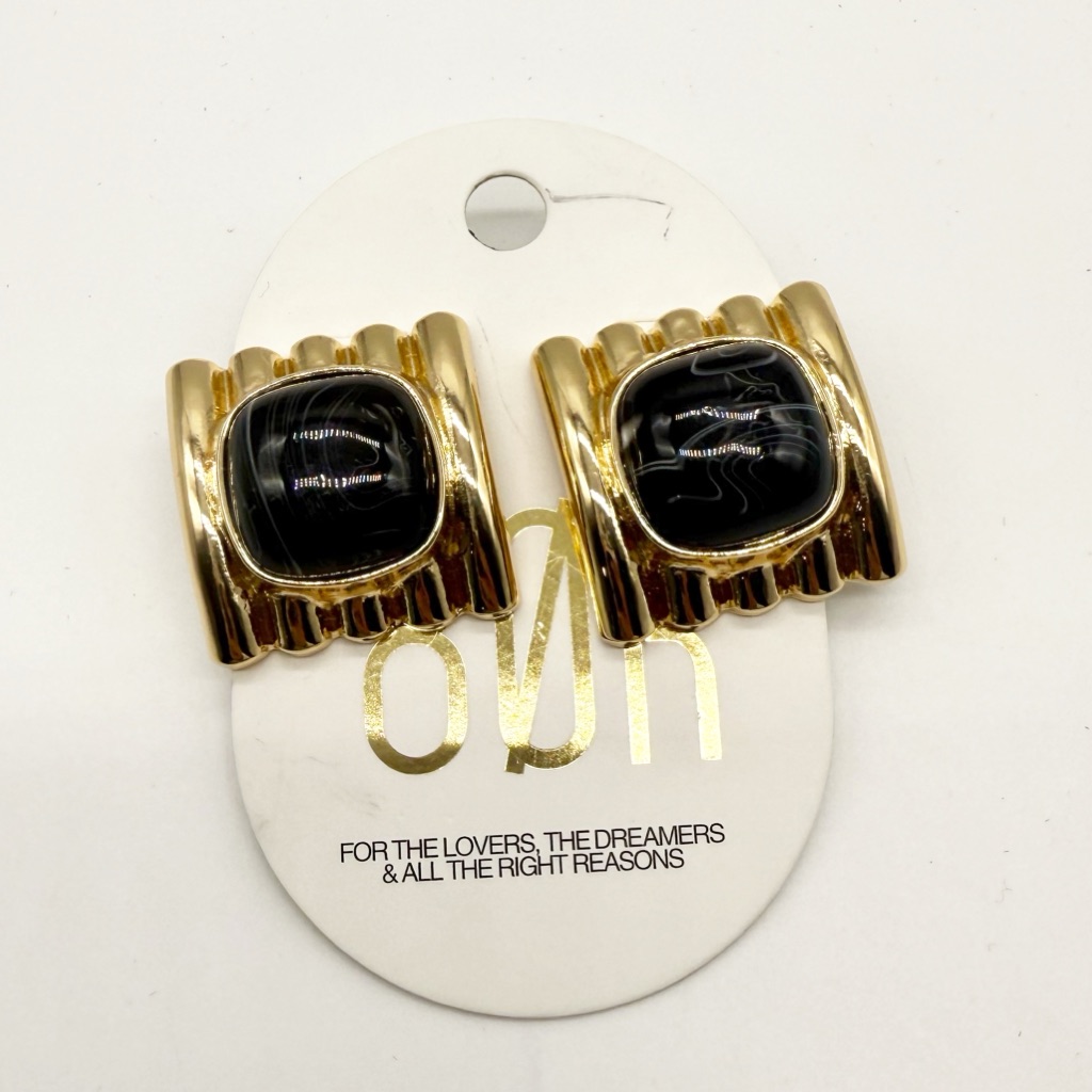8 Other Reasons Square Earrings In Gold 35$